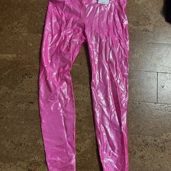 XL Heroine Sport Marvel Legging in Super Pink NWT - Picture 1 of 2